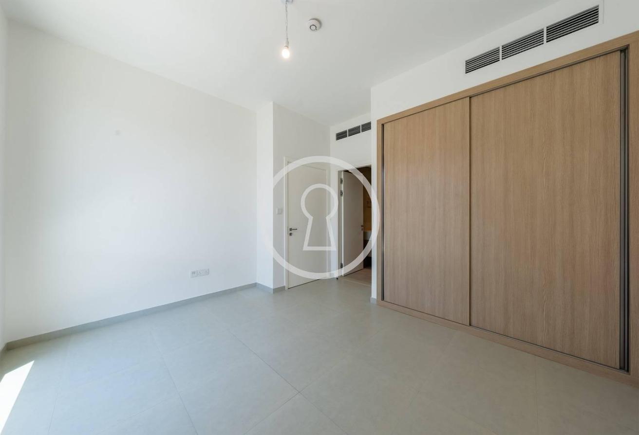 Corner Unit | Big Plot | One Month Free |Brand New photo 7