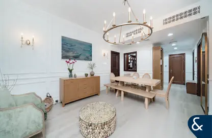 شقة - 2 غرف نوم - 3 حمامات للبيع في ينسون 8 - ينسون - دبي القديمة - وسط مدينة دبي - دبي