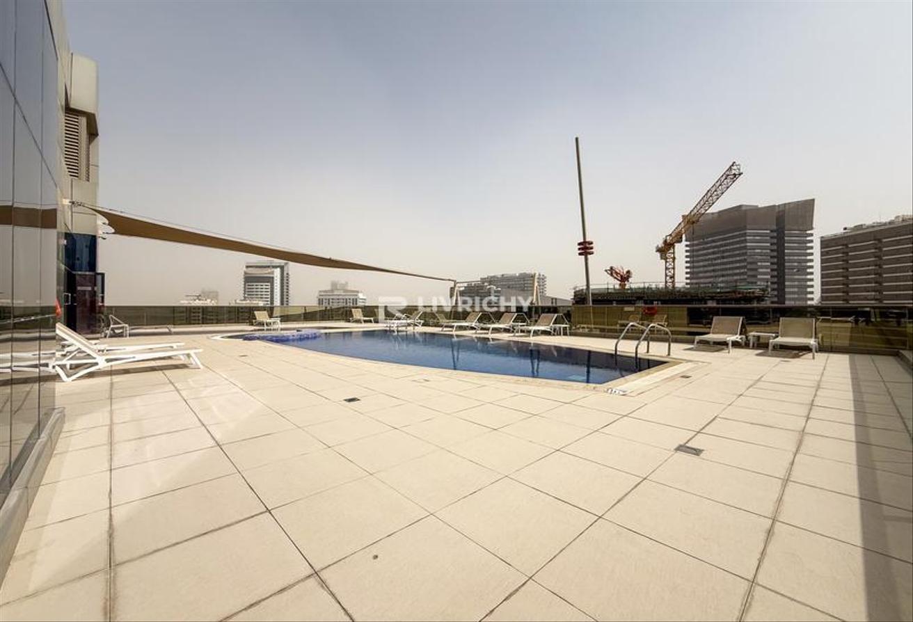 FULLY FURNISHED | MODERN STUDIO | FULLY UPGRADED photo 18
