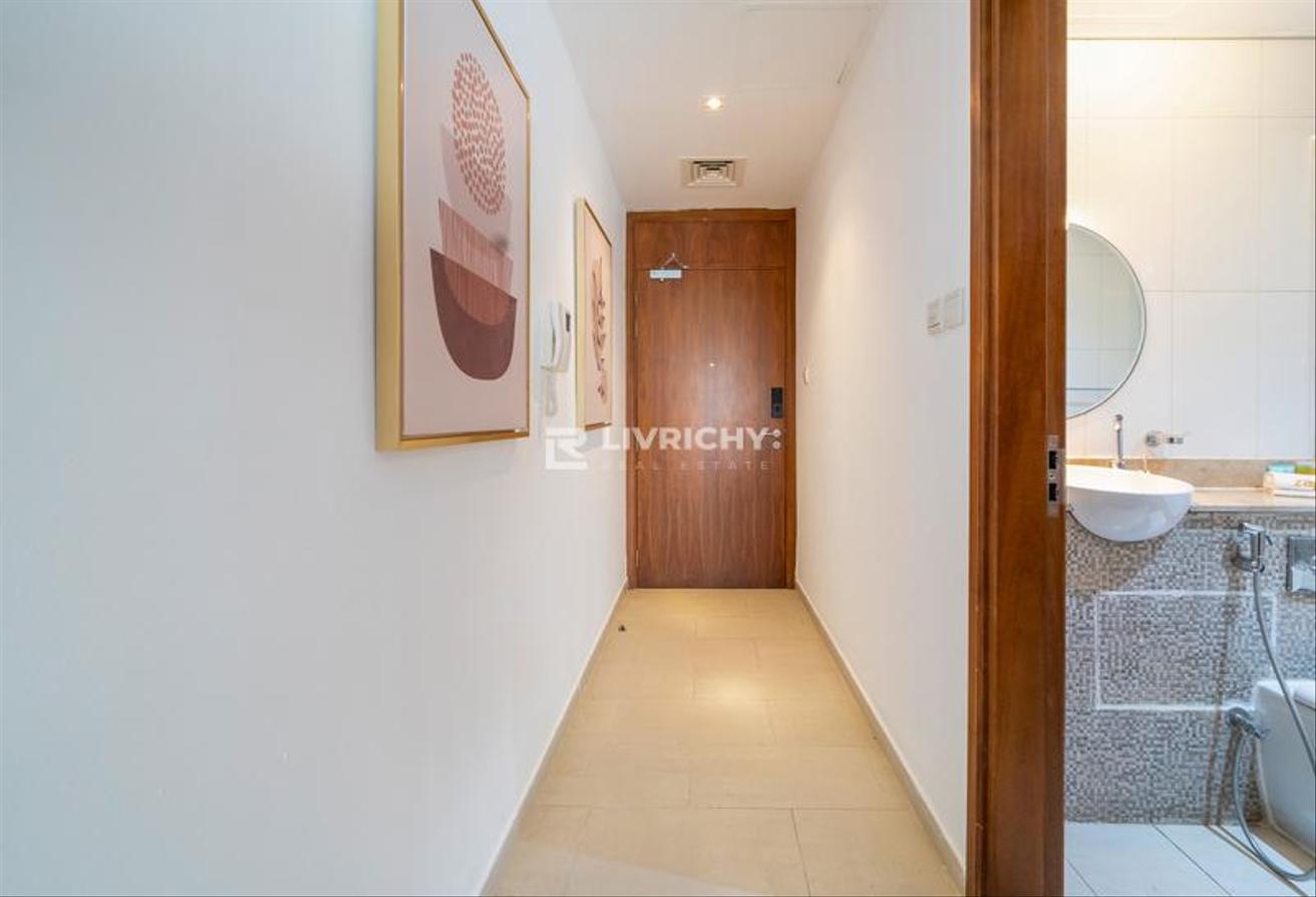 FULLY FURNISHED | MODERN STUDIO | FULLY UPGRADED photo 11