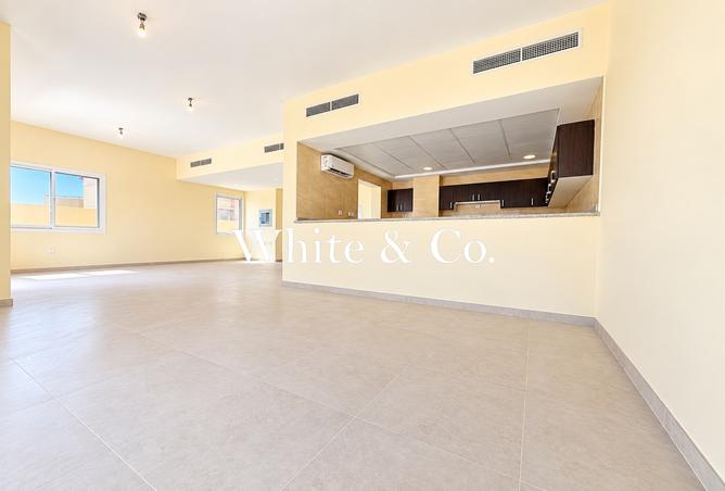 Brand New Villa | Single Row | Large Plot! photo 3