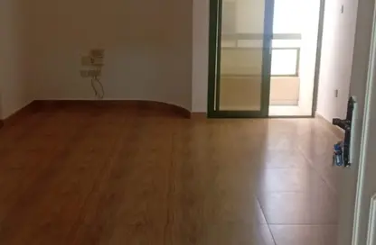 شقة - غرفة نوم - 1 حمام للايجار في برج الملكة - القصباء - الشارقة