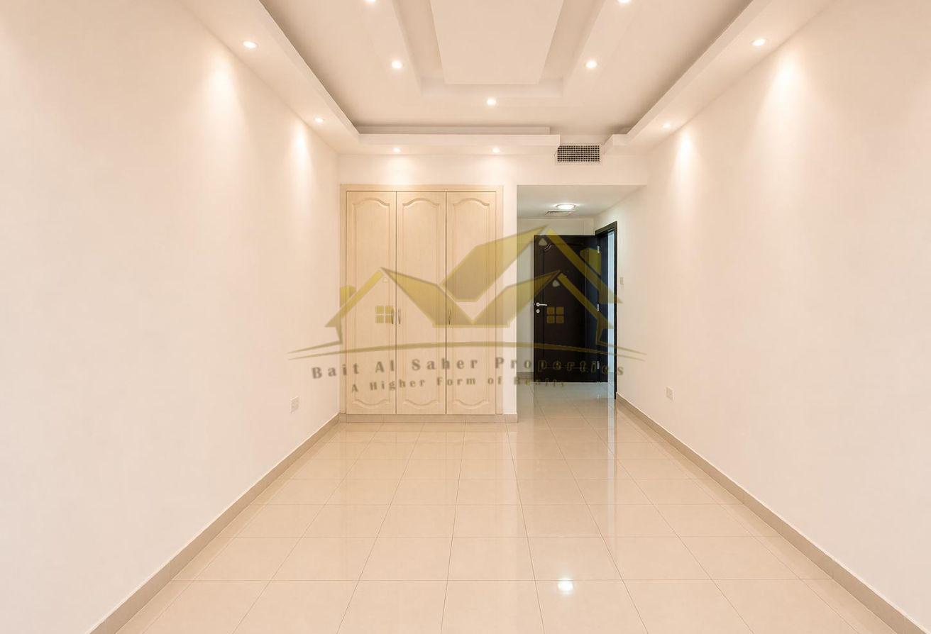 Stylish 1 BR Apartment with Balcony in Bur Dubai photo 4
