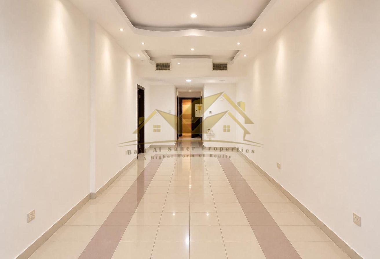 Stylish 1 BR Apartment with Balcony in Bur Dubai photo 2