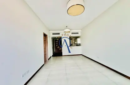 Apartment - 1 Bathroom for rent in SOL Bay - Business Bay - Dubai