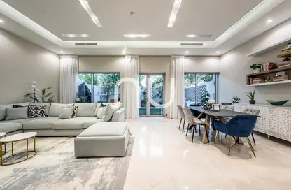 تاون هاوس - 4 غرف نوم - 5 حمامات للبيع في القرية الغربية - الفرجان - دبي