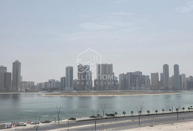 صفقة مضطرة| اطلالة بحرية| جاهز للسكن| مبني جديد
