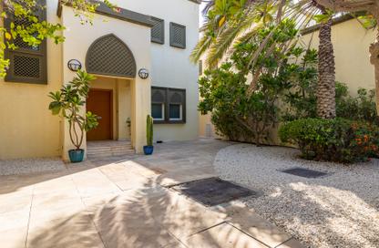 Villa - 3 - 4 for rent in Jumeirah Park - Dubai Villa - 3 - 4 for rent in Jumeirah Park - Dubai