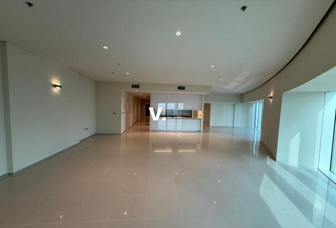 3 Bed with City View| Free AC| Close to Metro