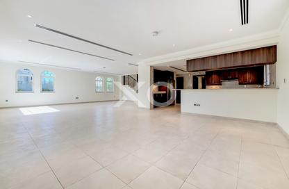 Villa - 4 Bedrooms - 5 Bathrooms for rent in District 4 - Jumeirah Park - Dubai