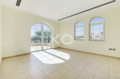 Villa - 4 Bedrooms - 5 Bathrooms for rent in District 4 - Jumeirah Park - Dubai