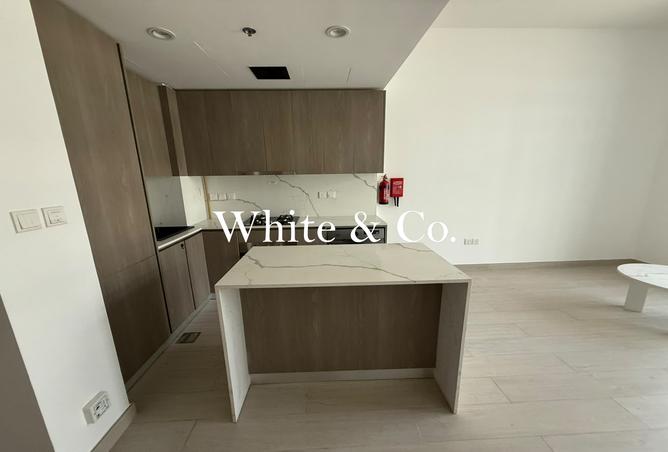 Semi-furnished | Vacant | Spacious living photo 3