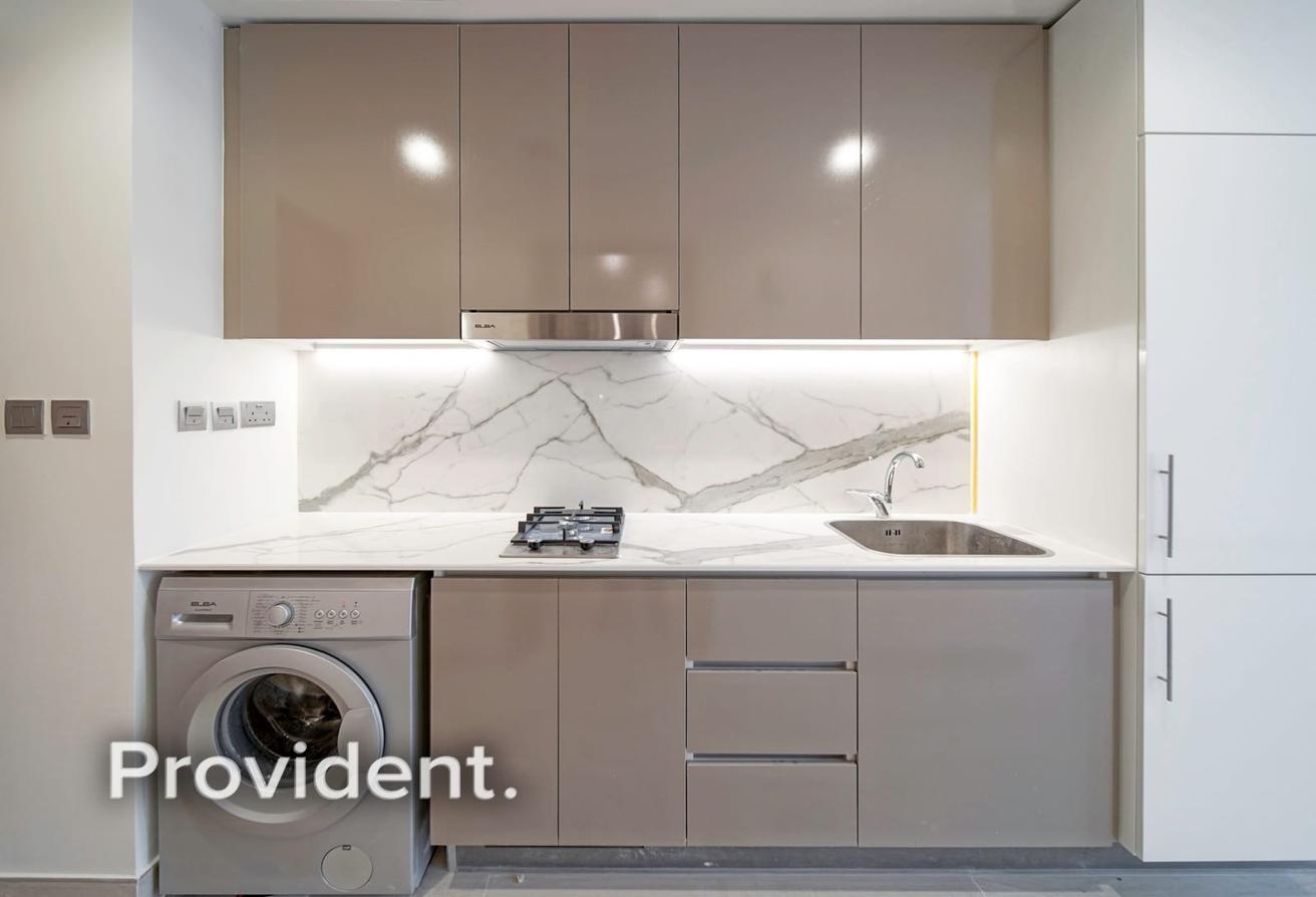 Unfurnished | Ready to Move | Mid Floor photo 8