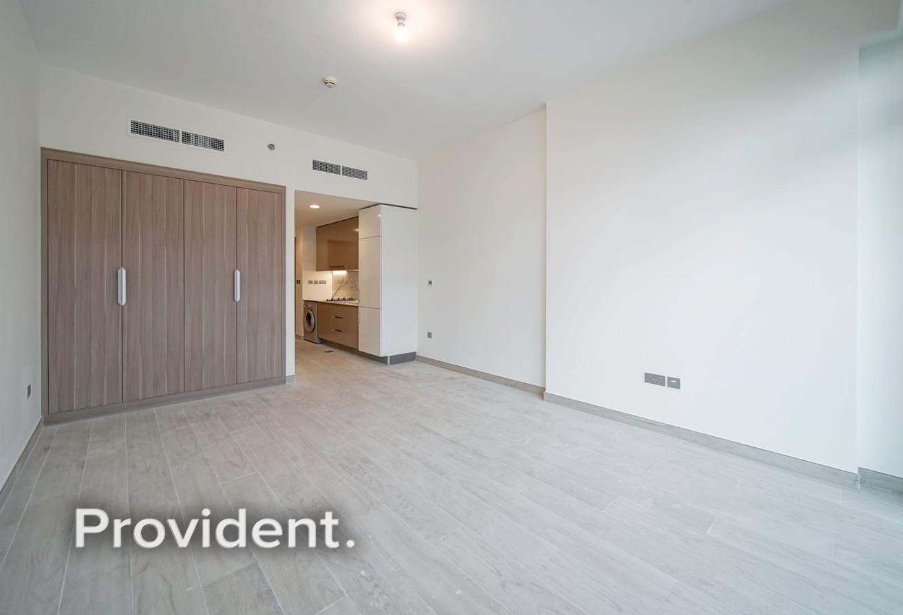 Unfurnished | Ready to Move | Mid Floor photo 4
