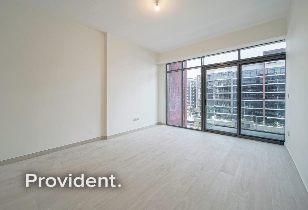Unfurnished | Ready to Move | Mid Floor photo 3