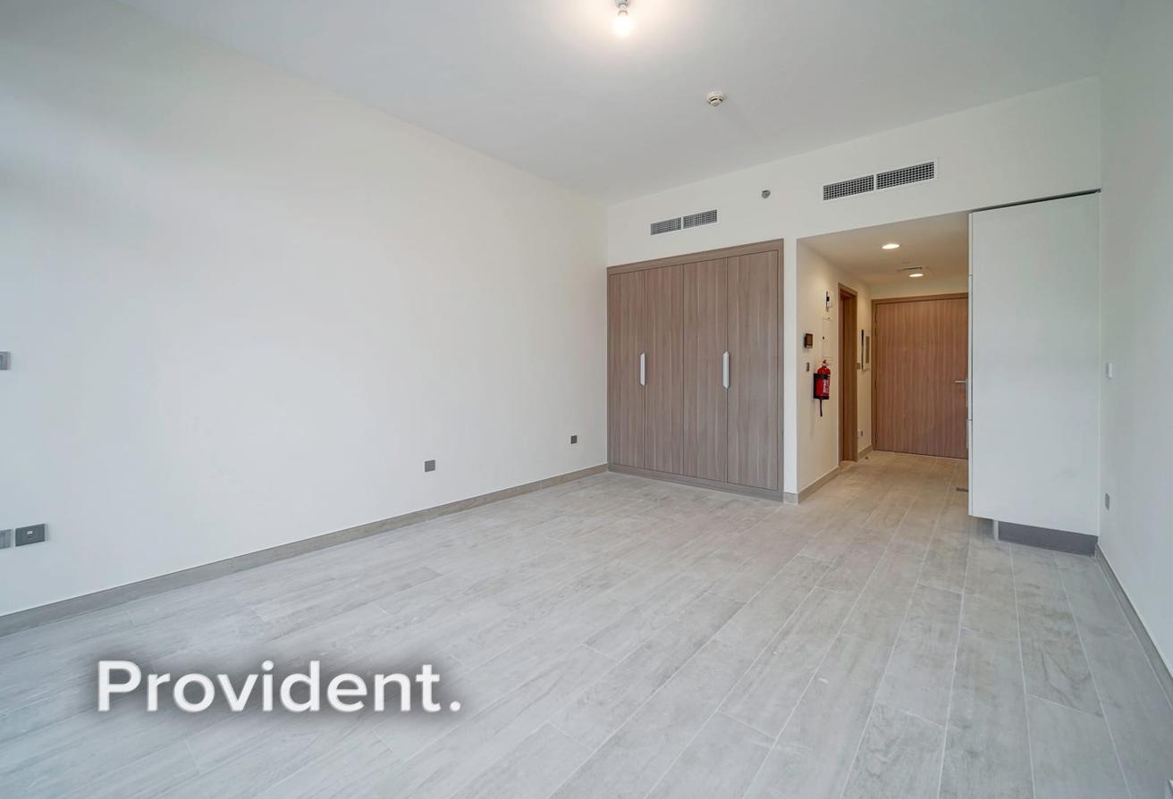 Unfurnished | Ready to Move | Mid Floor photo 6