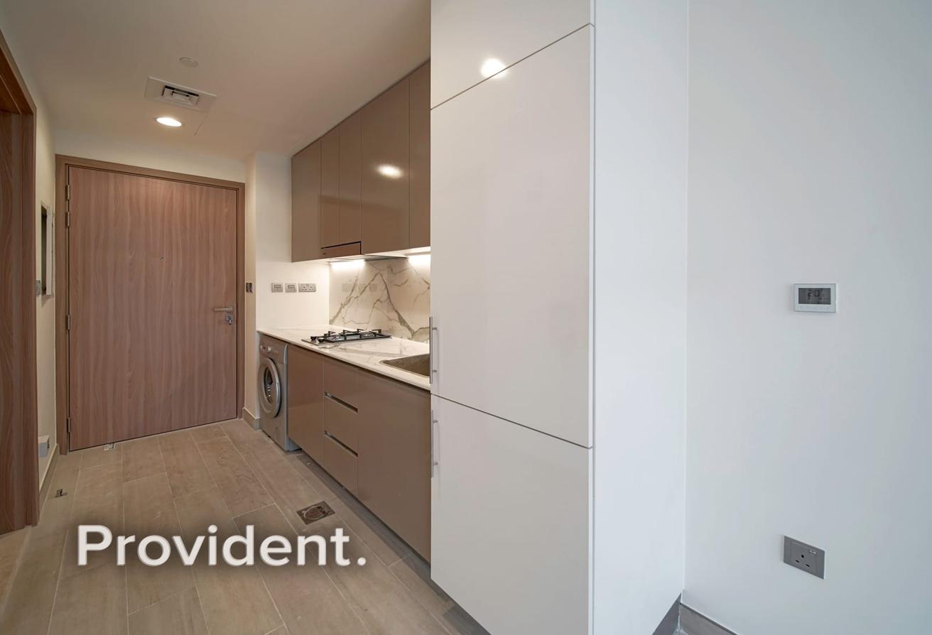 Unfurnished | Ready to Move | Mid Floor photo 7