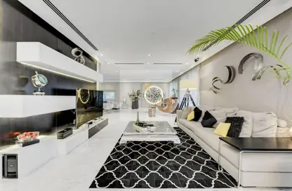 Villa - 6 Bedrooms - 6 Bathrooms for rent in Jumeirah Park - Dubai