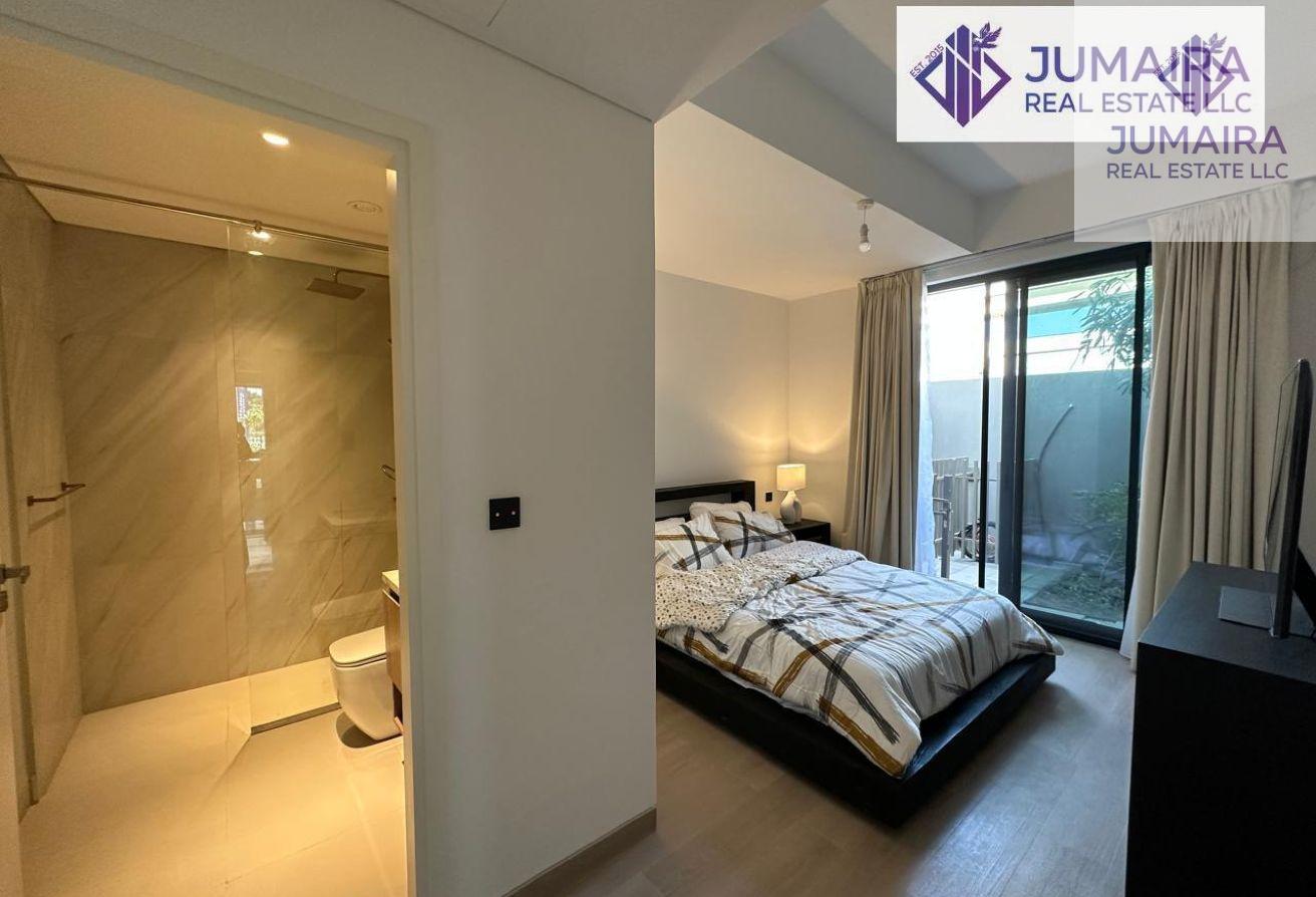 Luxury 4BR Villa in Falcon Island