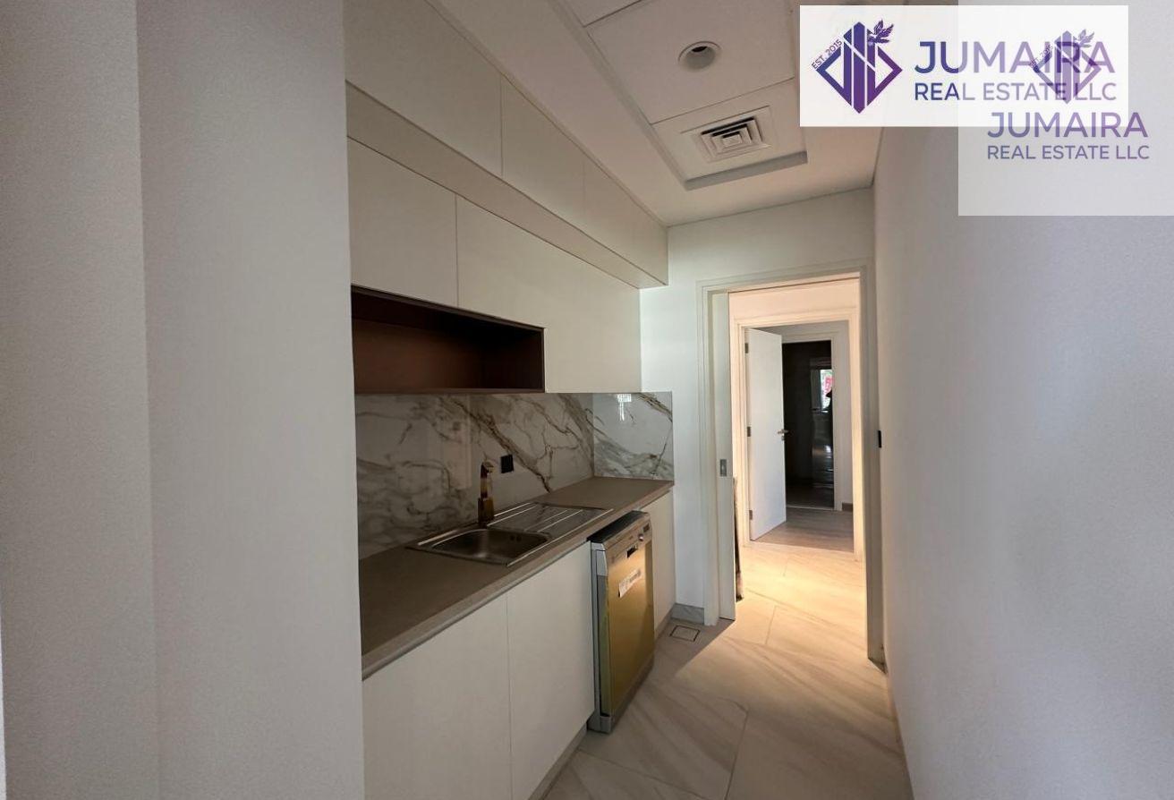 Luxury 4BR Villa in Falcon Island