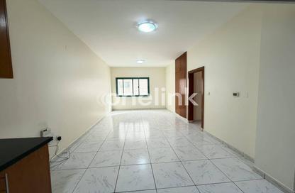 Apartment - 1 - 2 for rent in Golden Sands 12 - Al Mankhool - Bur Dubai - Dubai