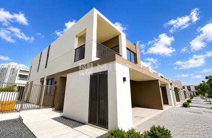 Townhouse - 3 - 4 for rent in Aura Gardens - Tilal Al Ghaf - Dubai