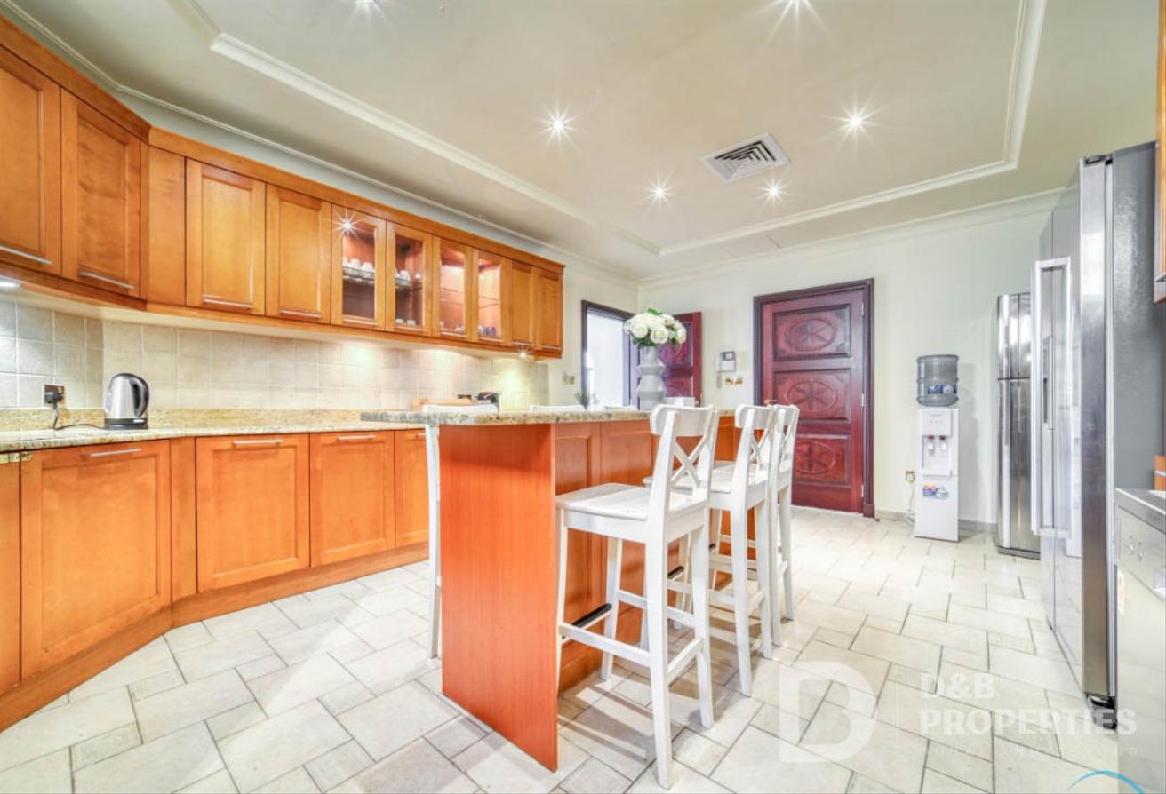 Stunning Waterfront Villa | Palm Jumeirah Rental photo 6