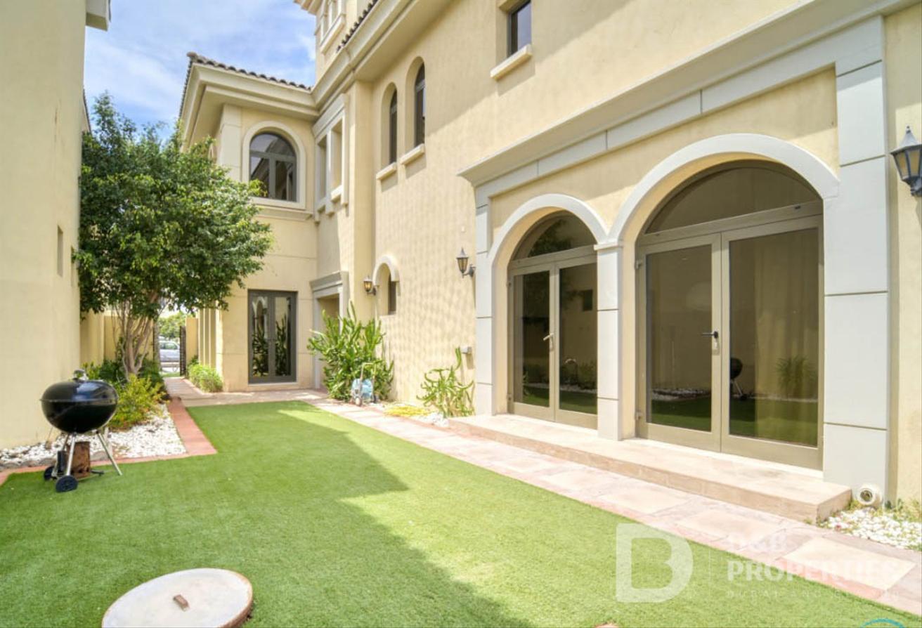 Stunning Waterfront Villa | Palm Jumeirah Rental photo 28