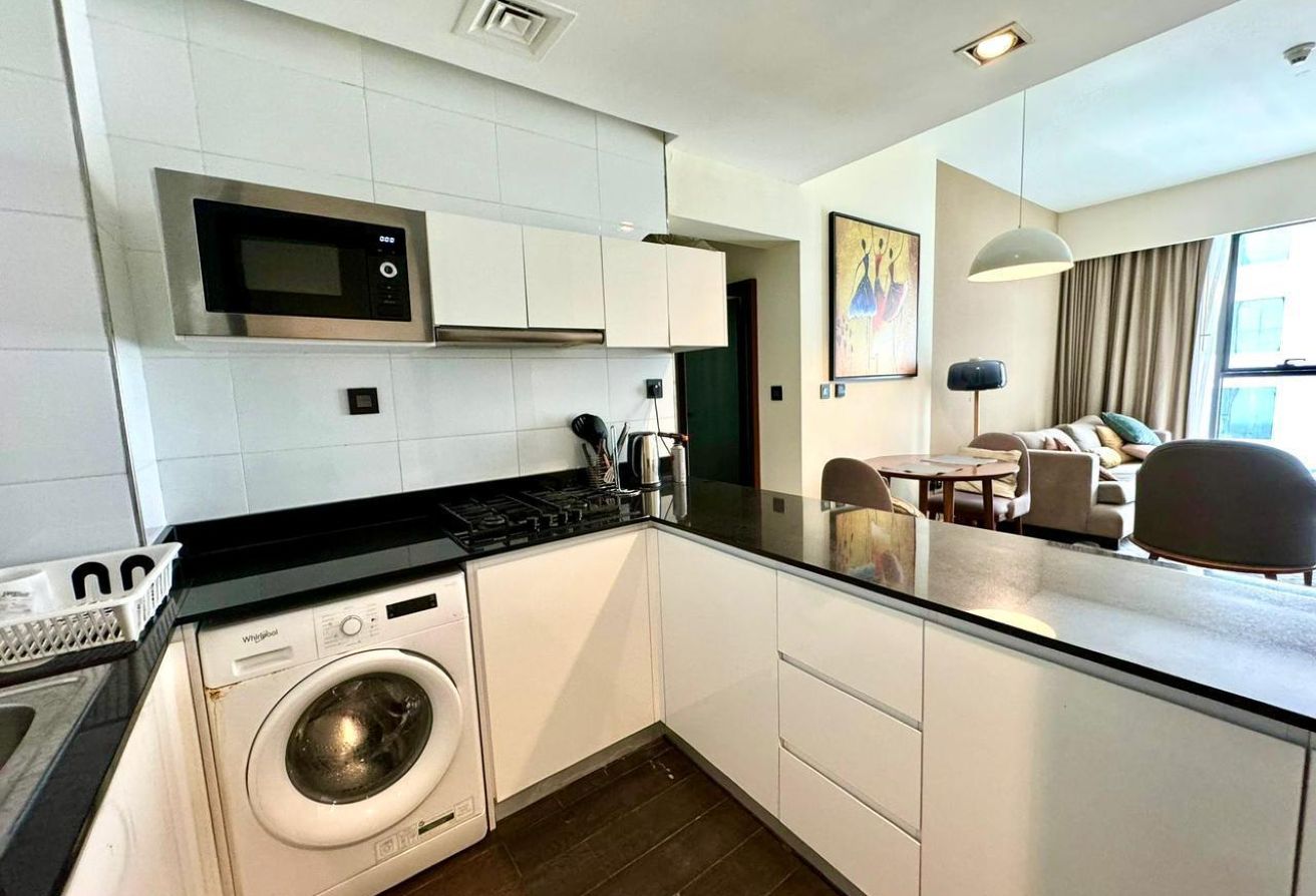 Vacant - Spacious Unit - Well Maintain — image 9