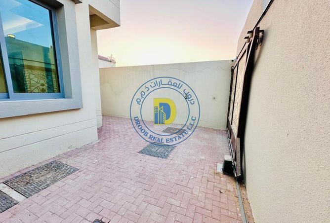 61304455 - Property Image 2