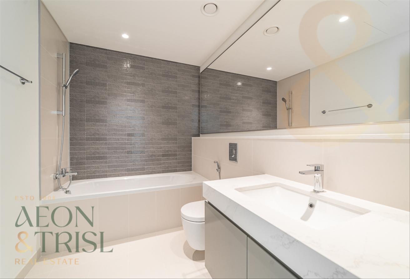 Amazing 2 BR | Beach Access | Sea and Marina View photo 8