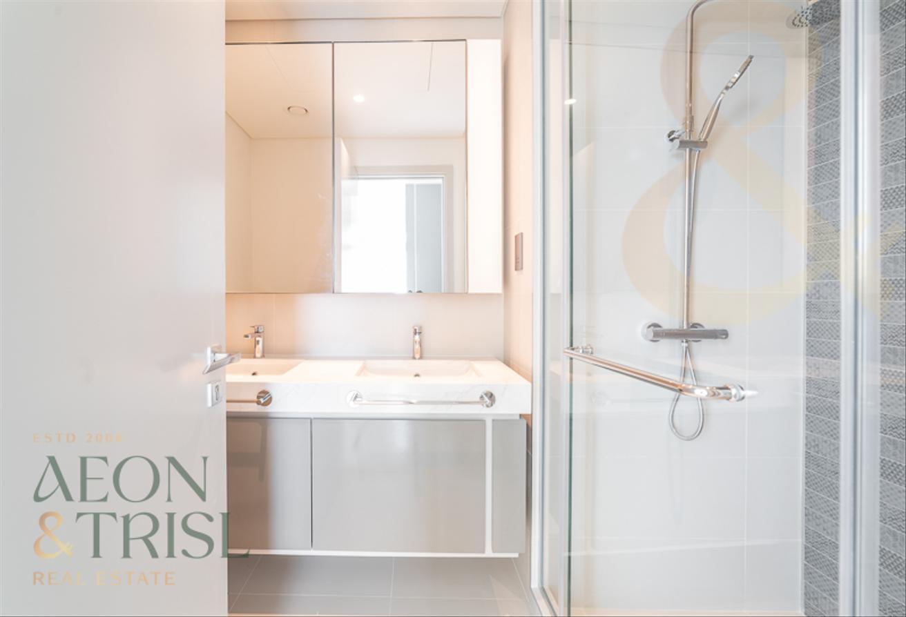 Amazing 2 BR | Beach Access | Sea and Marina View photo 9