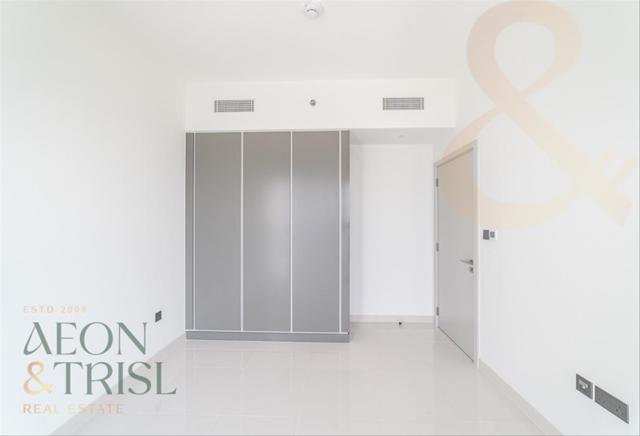 Amazing 2 BR | Beach Access | Sea and Marina View photo 5