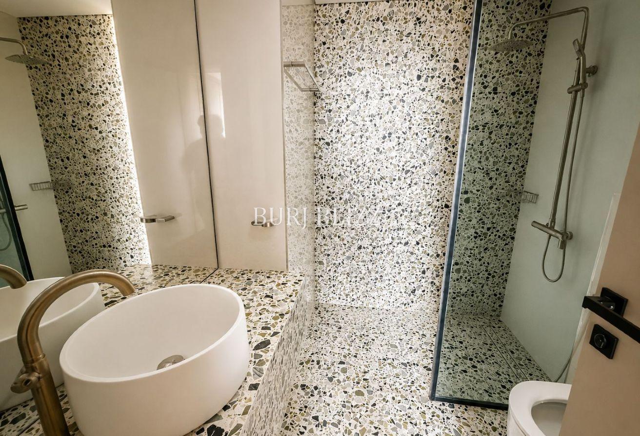Luxurious Living | Modern Finishes |Prime Location photo 5