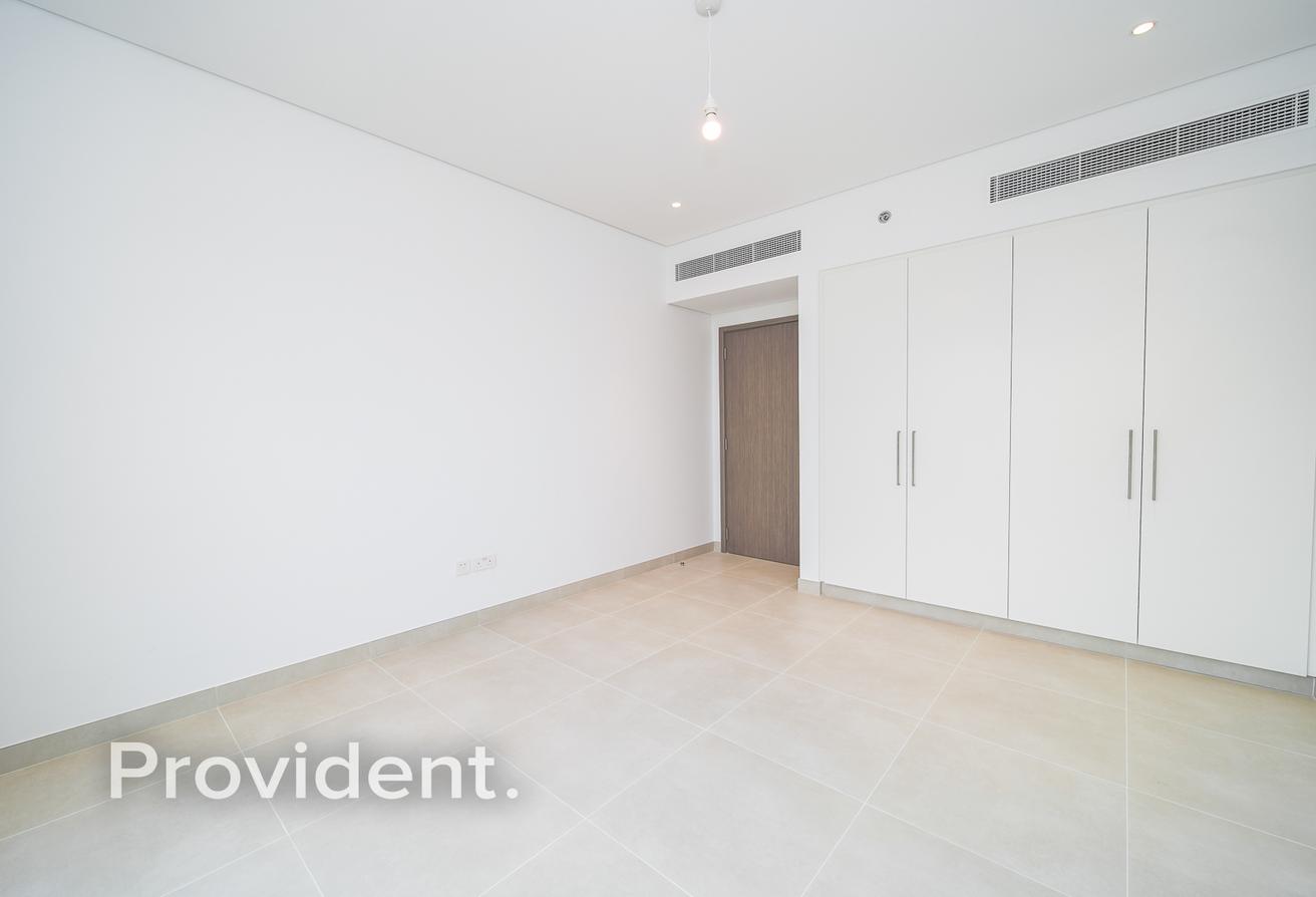 Exclusive | Brand New | Corner Unit | Mid Floor photo 4
