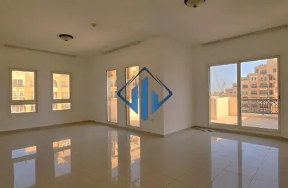 شقة - 2 غرف نوم - 4 حمامات للايجار في ياقوت - باب البحر - جزيرة المرجان - رأس الخيمة
