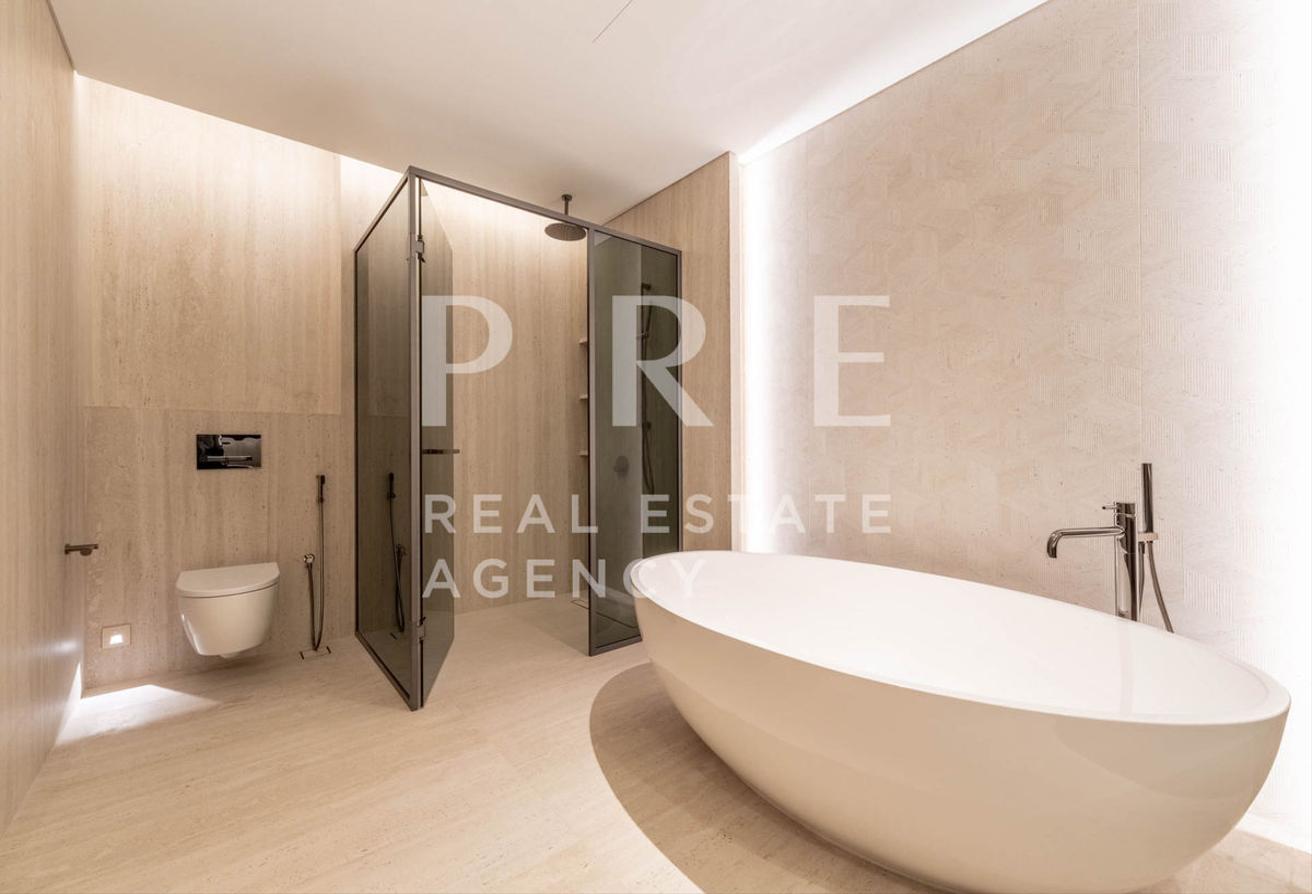 Coastal Sophistication | Four-Bedroom Waterfront Residence | Palm Jumeirah photo 14
