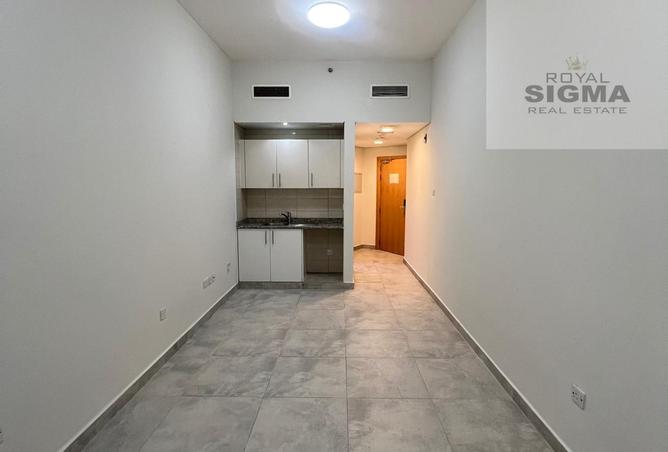 Studio Apartment in Deira with Landmark View photo 3