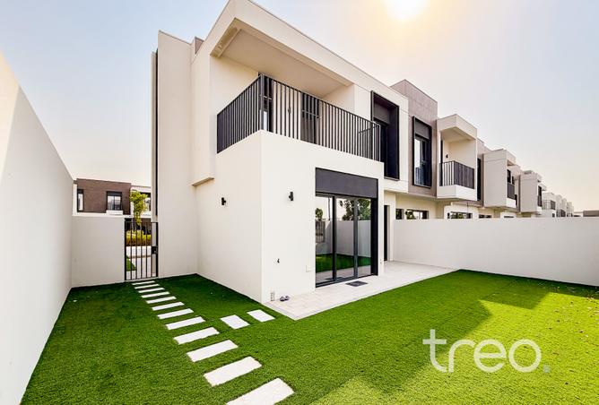 4-bed villa in Greenview · Corner unit — photo 2