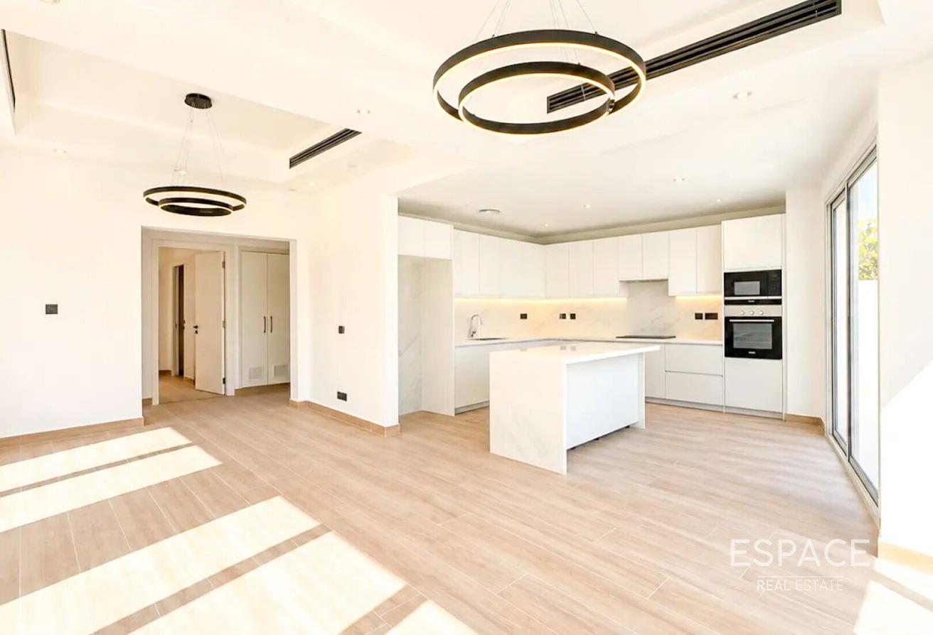 Fully Upgraded | 4-Bedroom Villa | Private Pool photo 11
