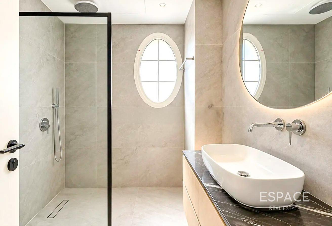 Fully Upgraded | 4-Bedroom Villa | Private Pool photo 10
