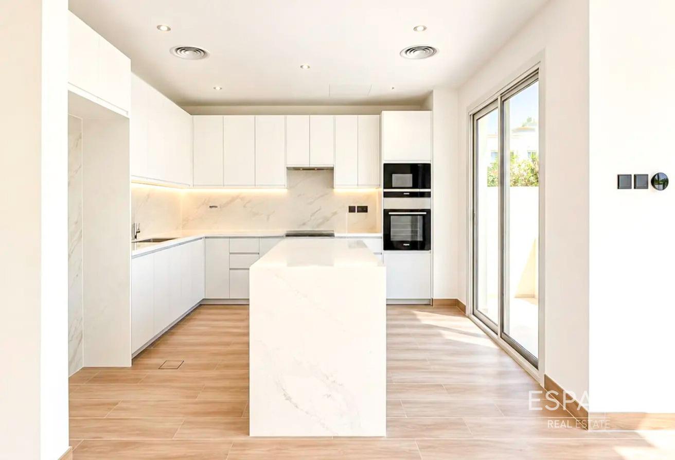 Fully Upgraded | 4-Bedroom Villa | Private Pool photo 9