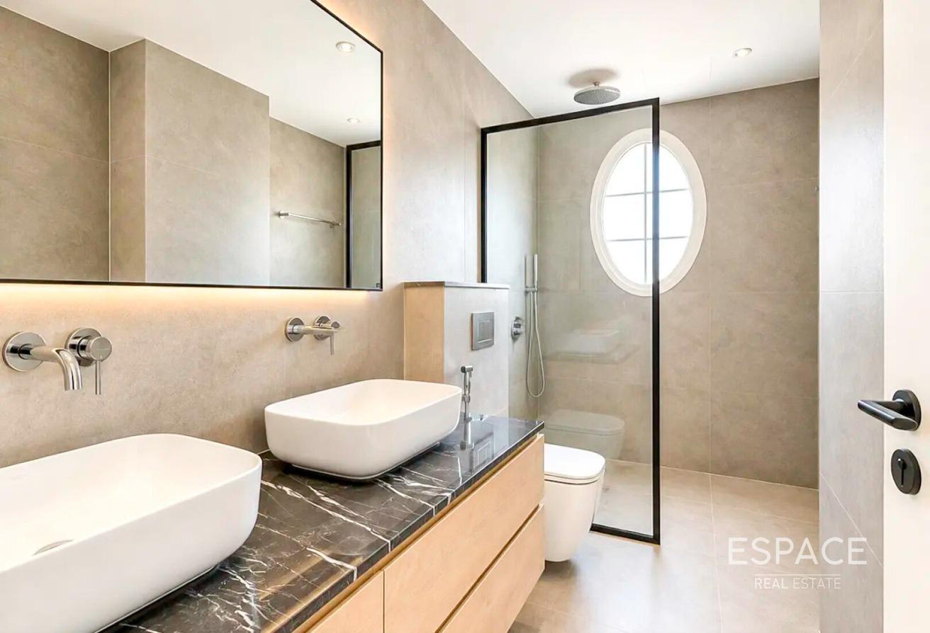 Fully Upgraded | 4-Bedroom Villa | Private Pool photo 14