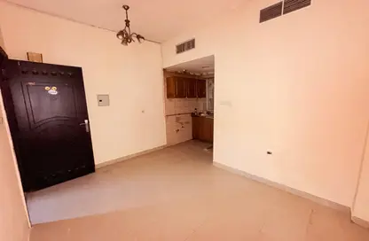 Apartment - 1 Bathroom for rent in Al Naba'ah 8 Building - Al Naba'ah - Al Sharq - Sharjah