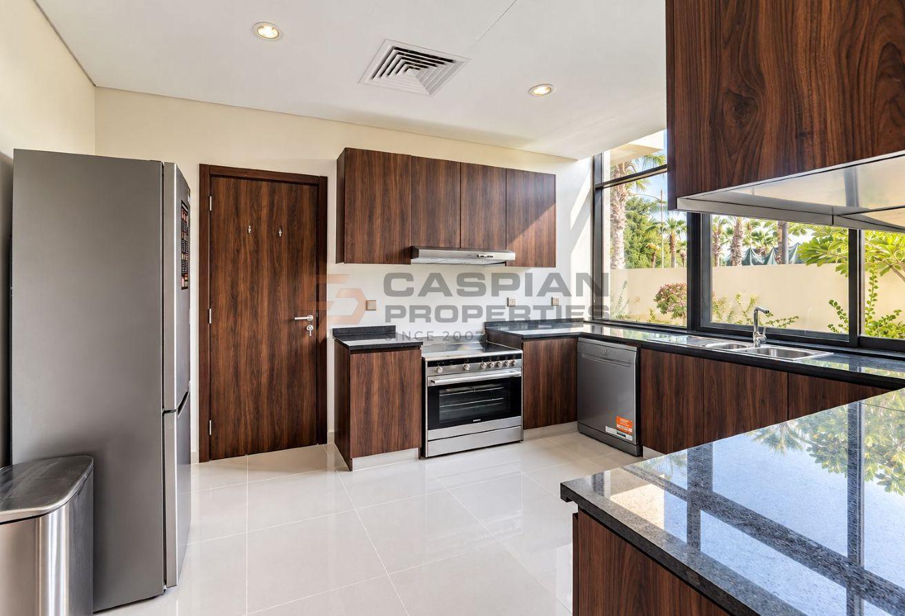 PRIVATE POOL | FULLY FURNISHED | VACANT photo 9