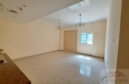 Apartment - 1 Bathroom for rent in Al Nahda Complex - Al Nahda - Sharjah