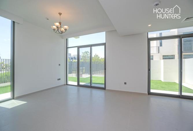 Great location| Landscaped with natural grass