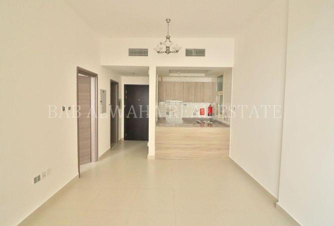 Vacant Bright 1 BR Apartment with Balcony