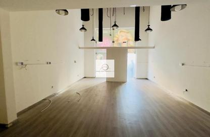Retail - Studio - 1 Bathroom for rent in Al Kifaf Building - Al Karama - Dubai