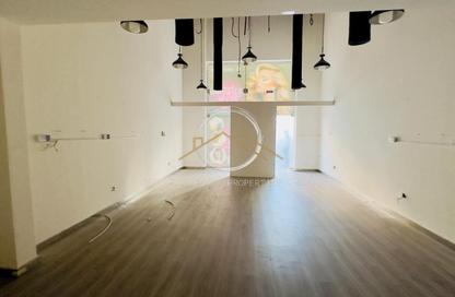 Retail - Studio - 1 Bathroom for rent in Al Kifaf Building - Al Karama - Dubai Retail - Studio - 1 Bathroom for rent in Al Kifaf Building - Al Karama - Dubai